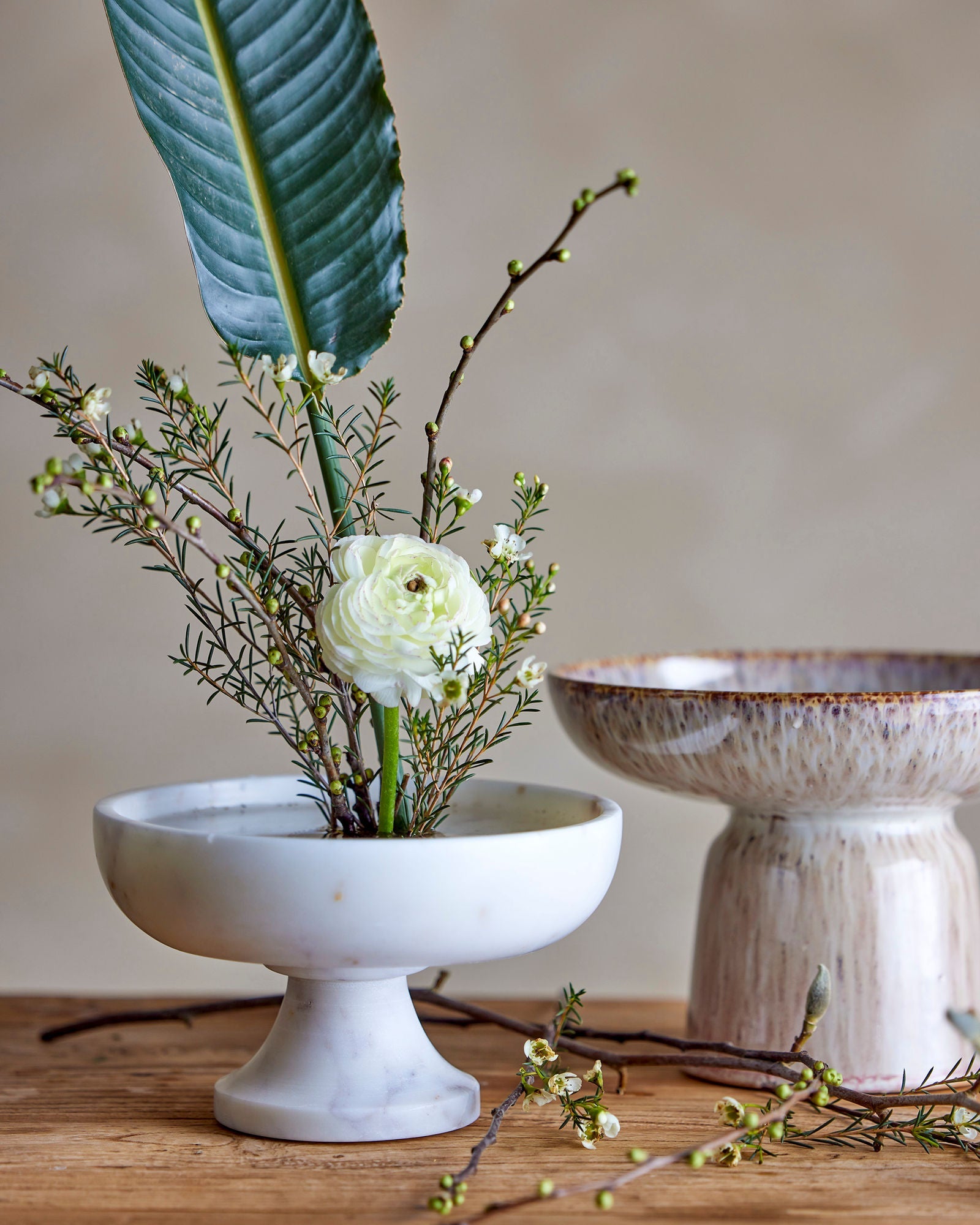 Bloomingville Eris Pedestal Bowl, White, Marble