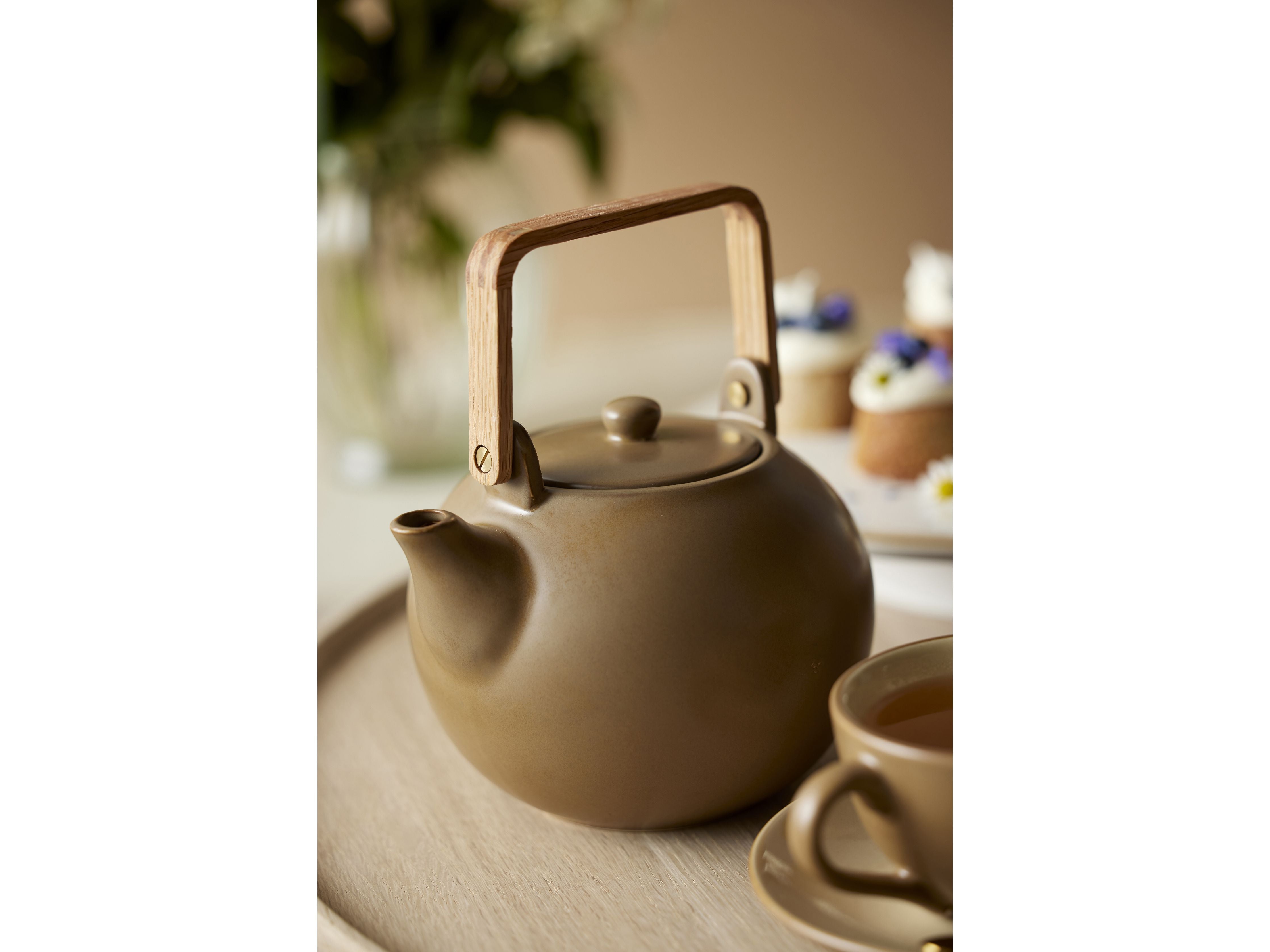 Bitz Teapot With Tea Strainer 1,2 L, Wood