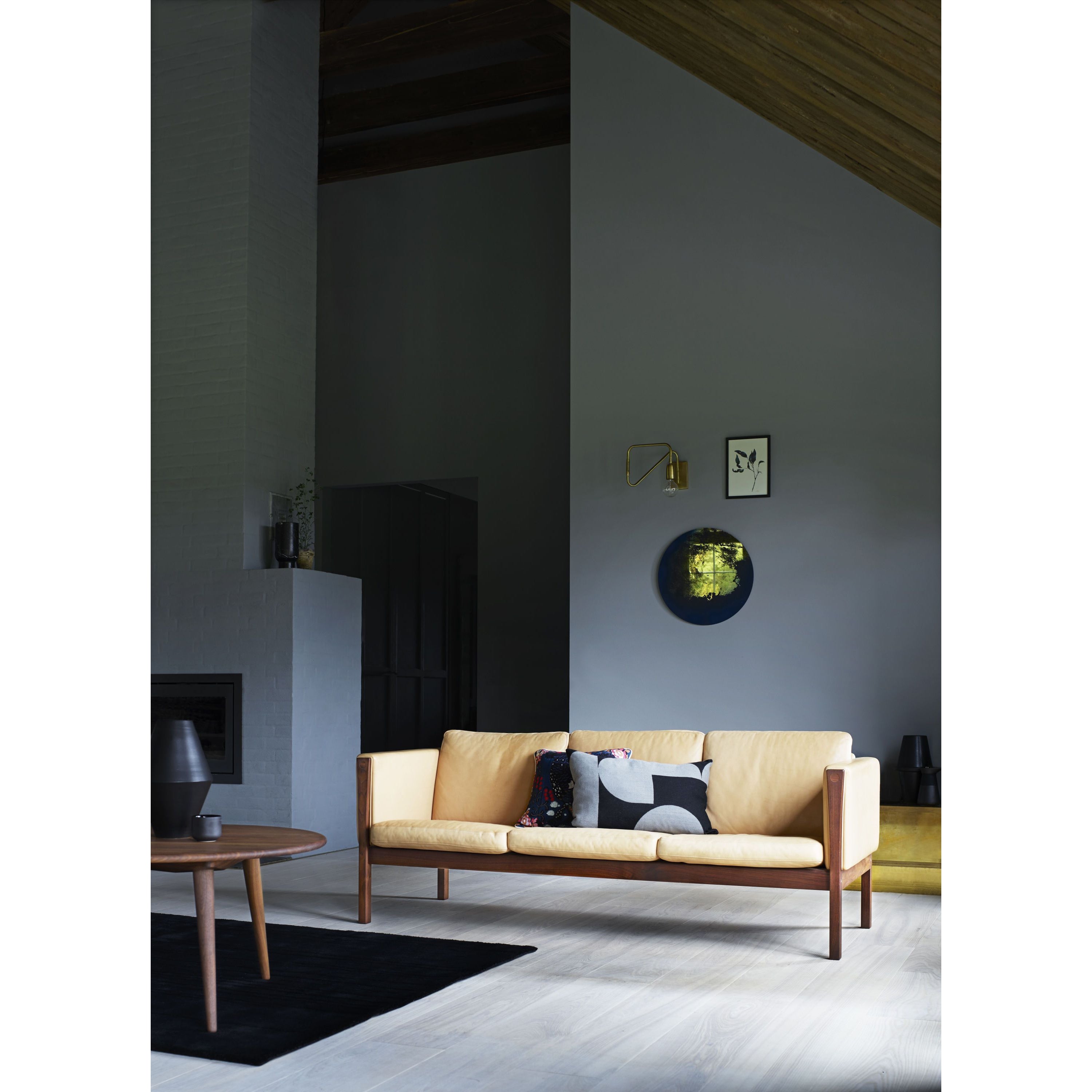 Sofa Carl Hansen CH162, naoliwiona orzech/czarna skóra