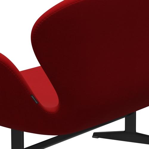 Fritz Hansen Swan Sofa 2 osobę, czarny lakier/komfort czerwony (01414)