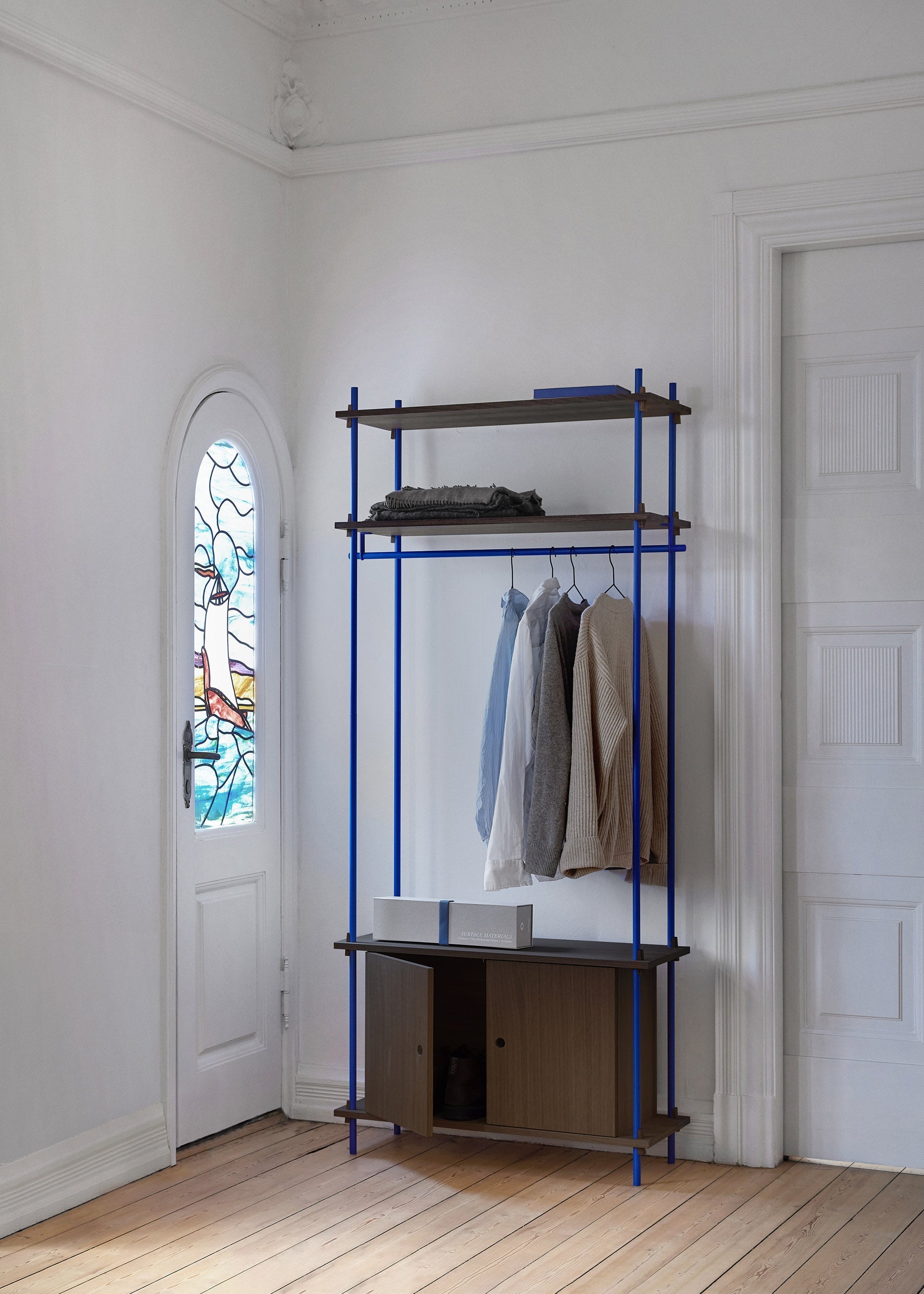 Moebe Shelving System S.255.2.B, Smoked Oak/Deep Blue