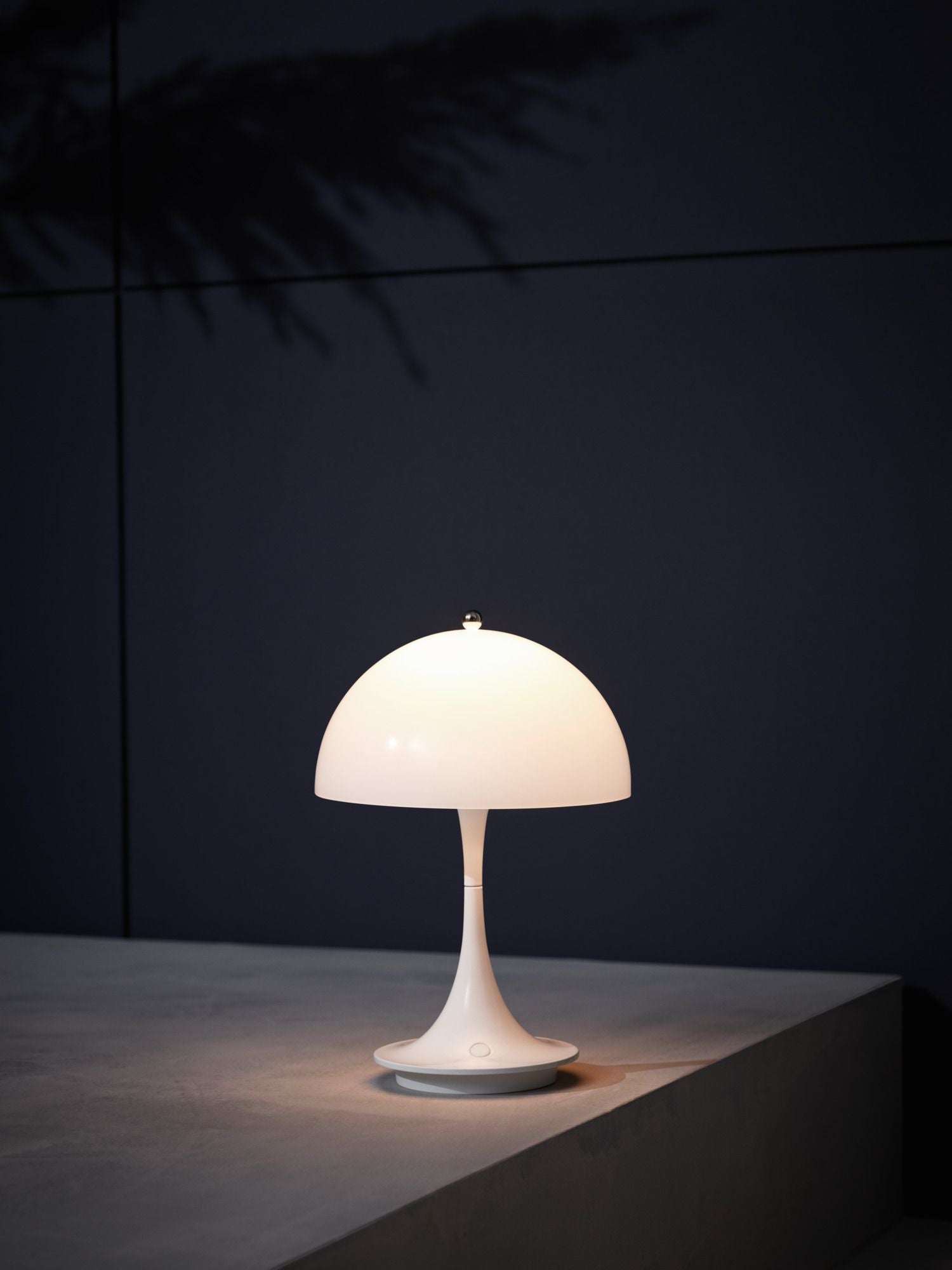 LOUIS POOLSEN PANTELLA 160 Przenośna lampa stołowa LED 27 K V2, biała