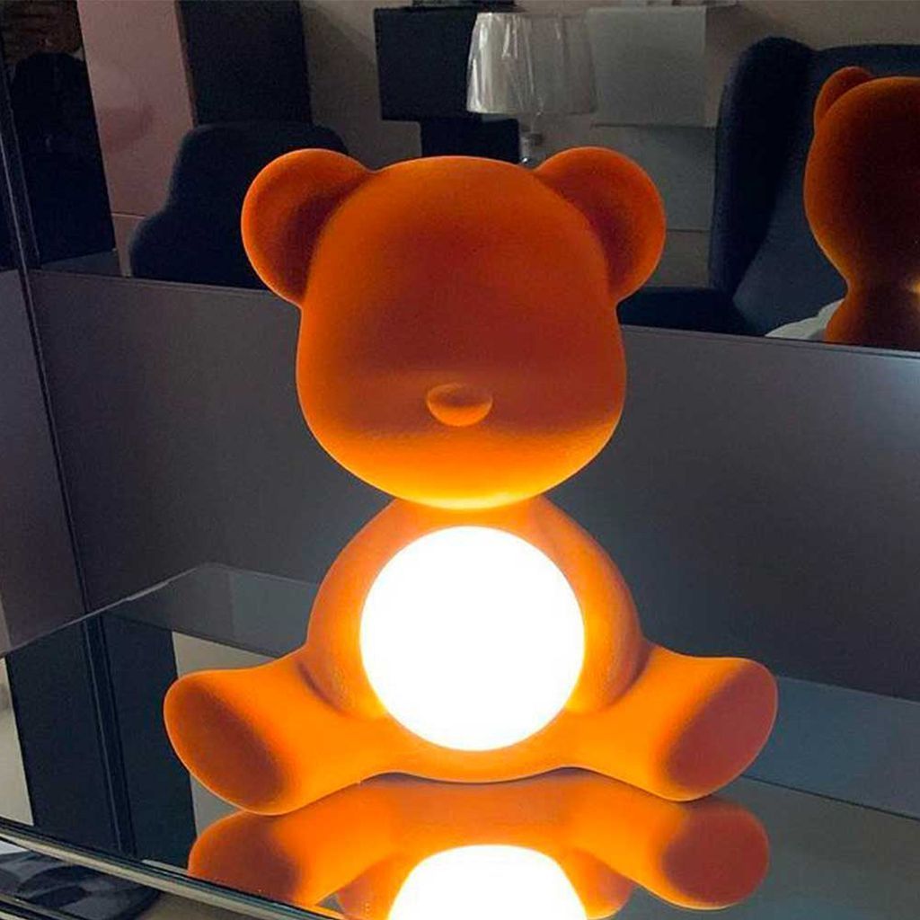 QEEBOO TEDDY Girl LED ładowna lampa stołowa aksamitne wykończenie, pomarańczowy