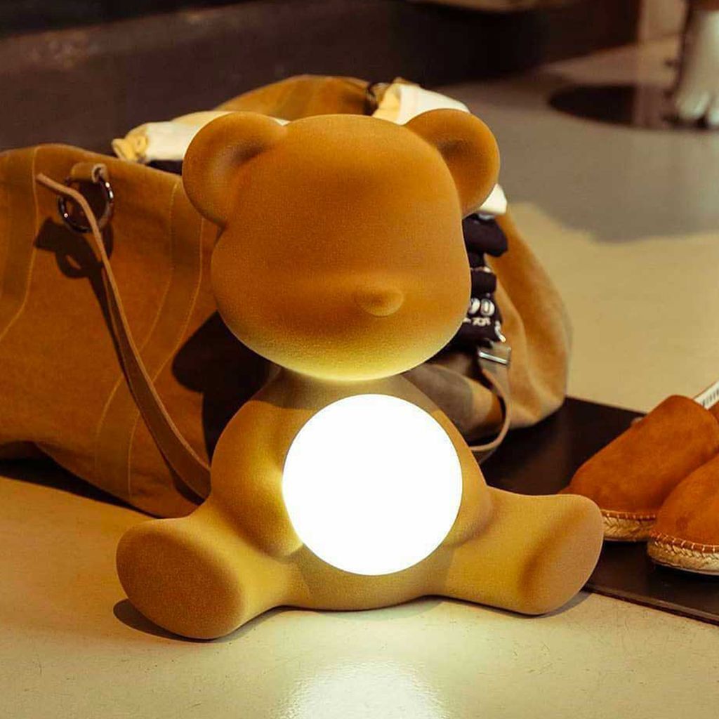 QEEBOO TEDDY Girl LED ładowna lampa stołowa aksamitne wykończenie, pomarańczowy