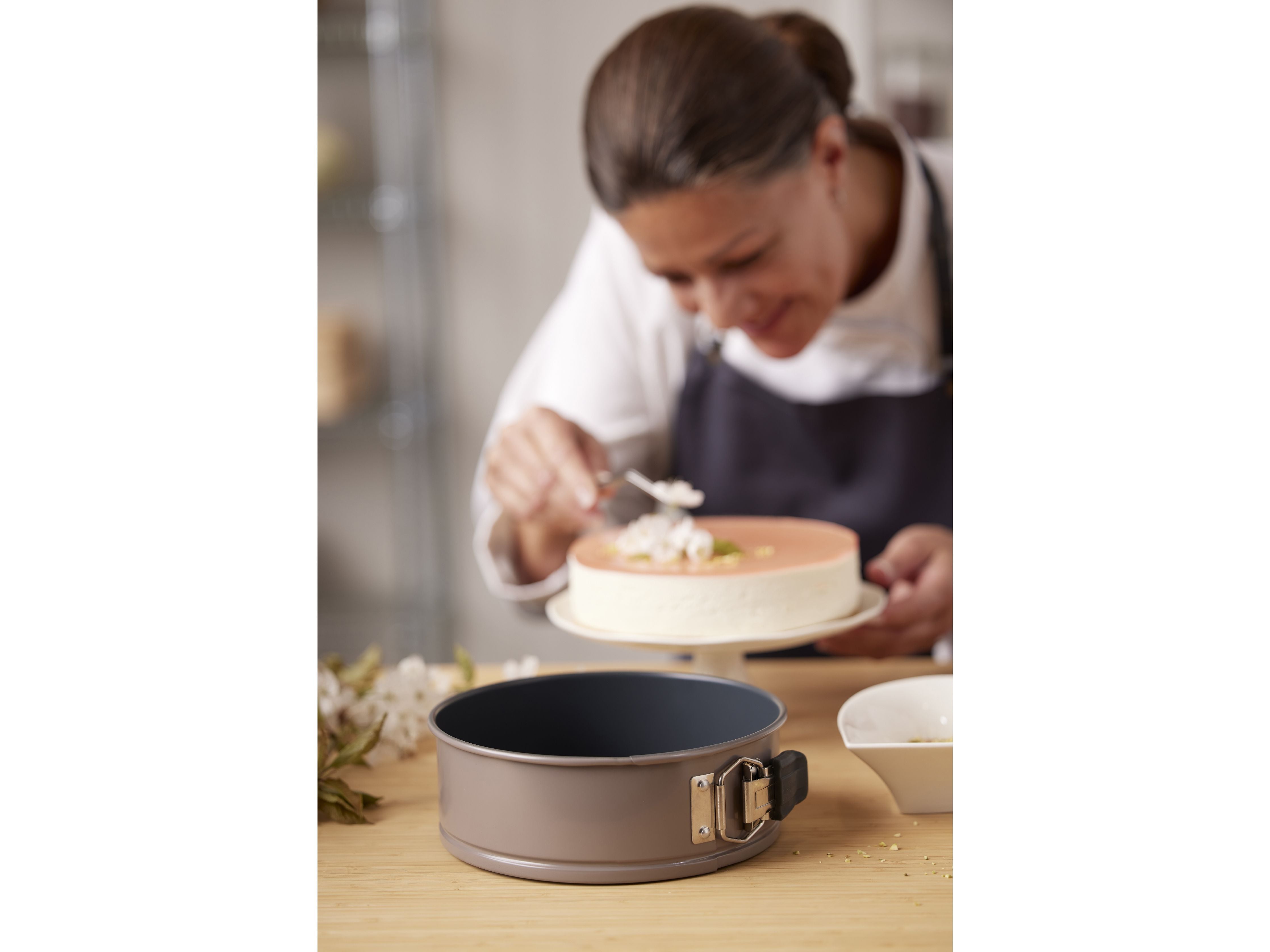 [product_category]-Blomsterbergs Cake Tin Latte, ø 20 Cm-Blomsterbergs-5722000309017-30901-BLO-5