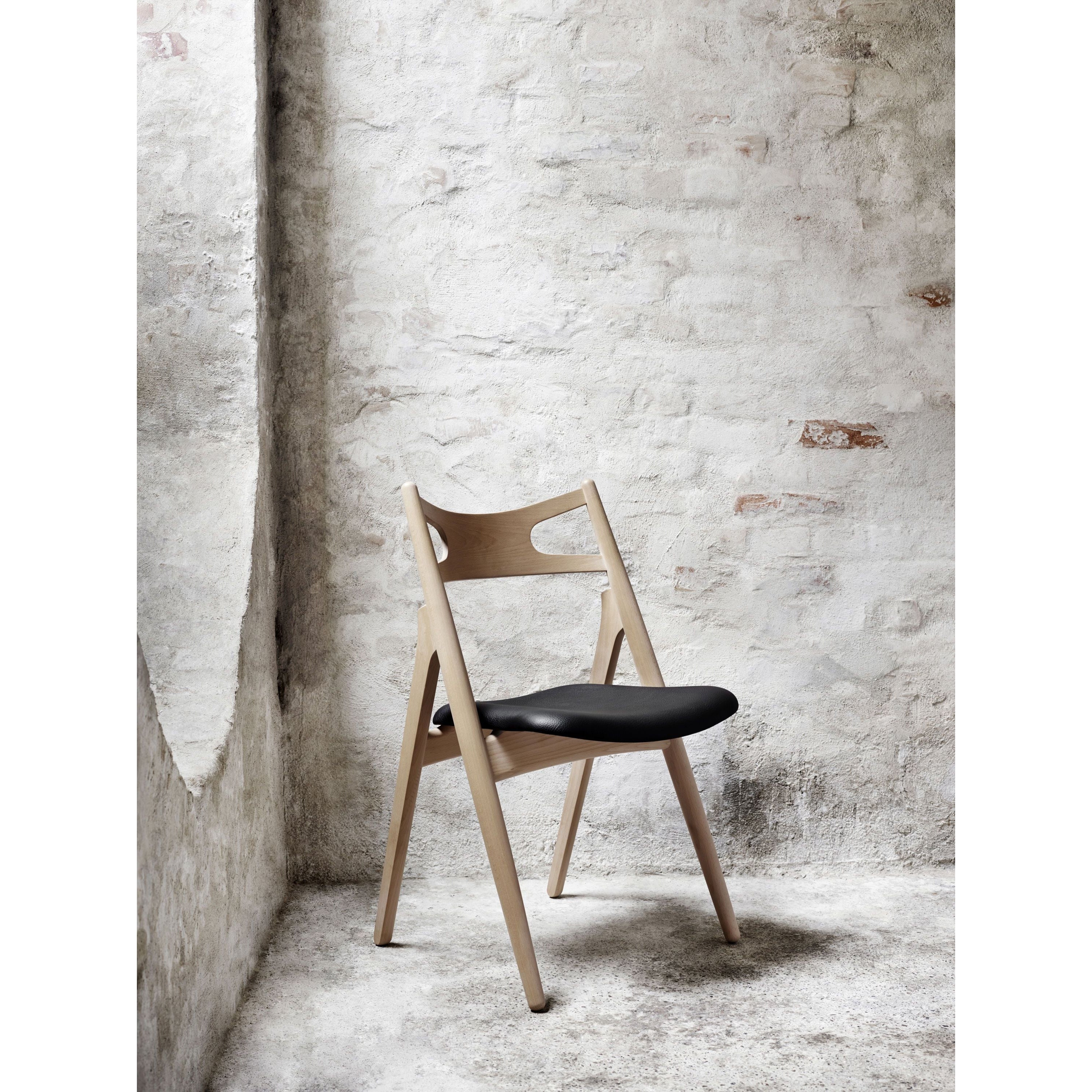 Carl Hansen Ch29 P Sawbuck Chair, Oiled Oak/Black Leather