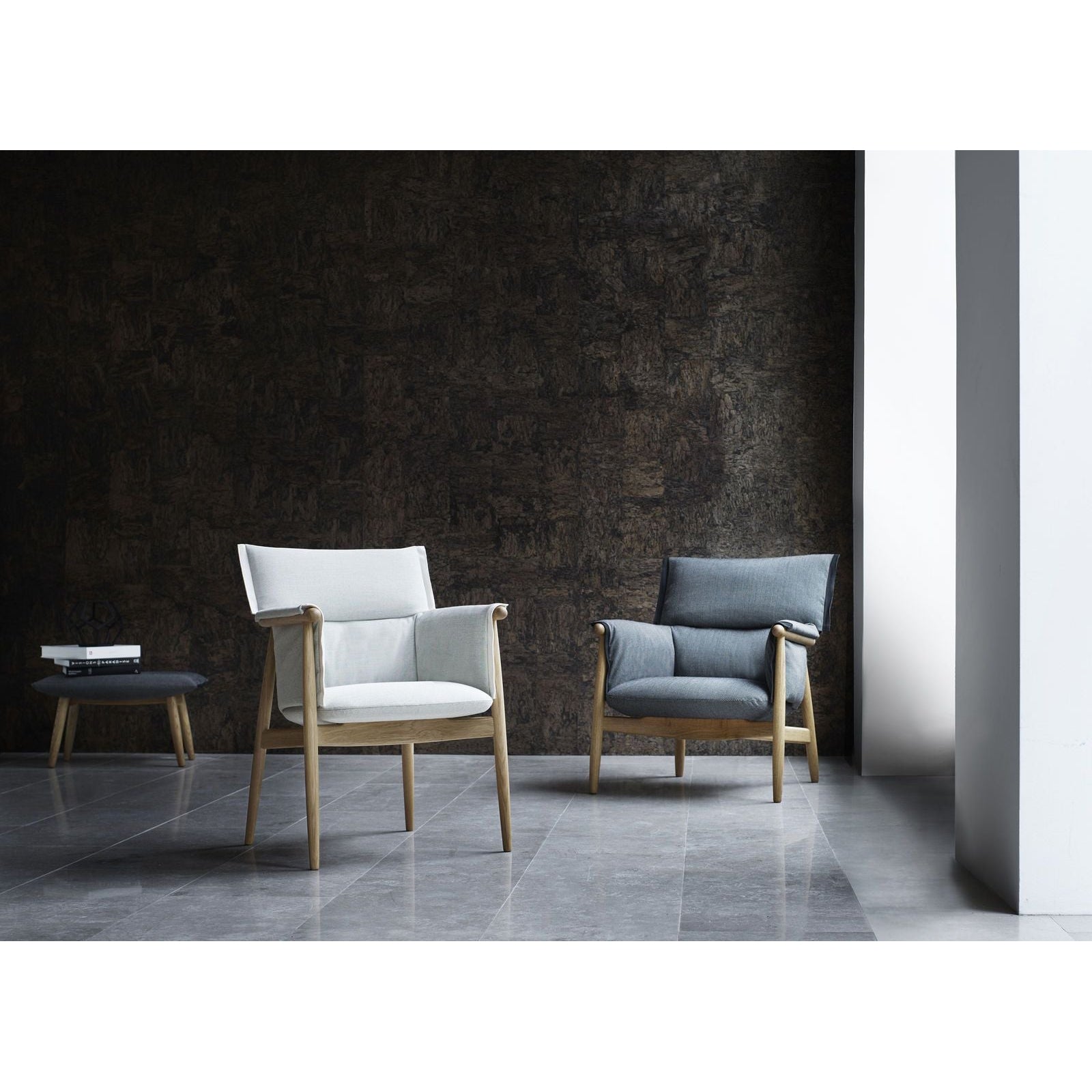 Carl Hansen E005 Emcare Fotel, naoliwiona dębowa/brązowa skóra