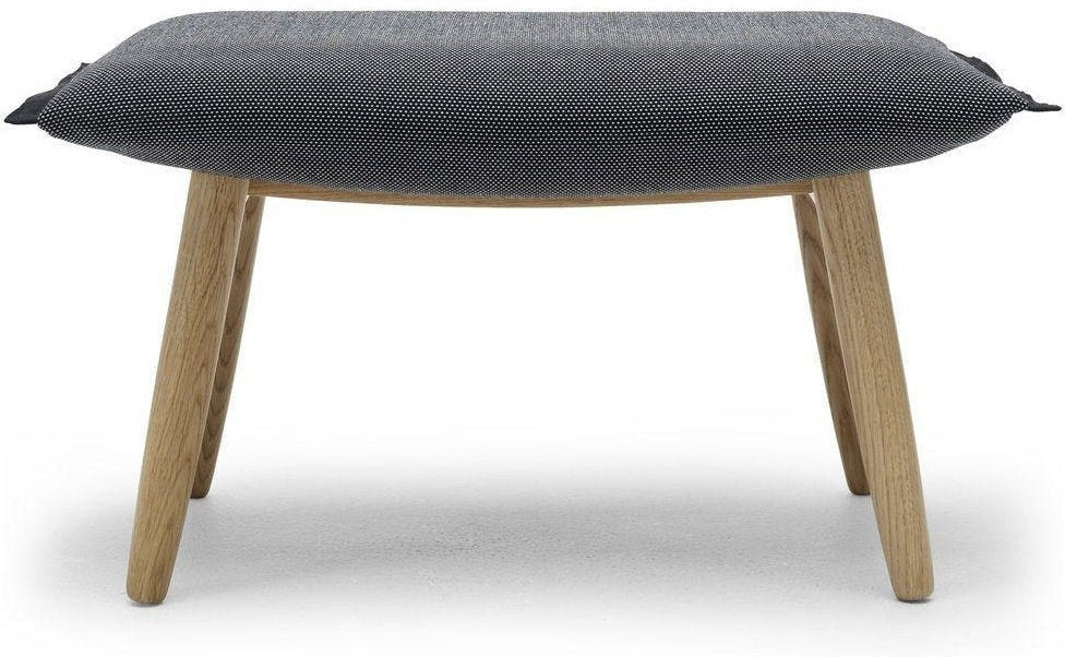 Carl Hansen E016 Embrace, Oiled Oak/Dark Gray Fabric