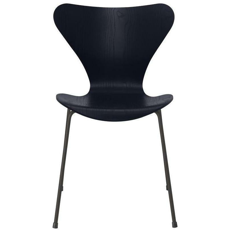 Fritz Hansen Series 7 Chair Colored Ash Midnight Blue Bowl, Warm Graphite Base