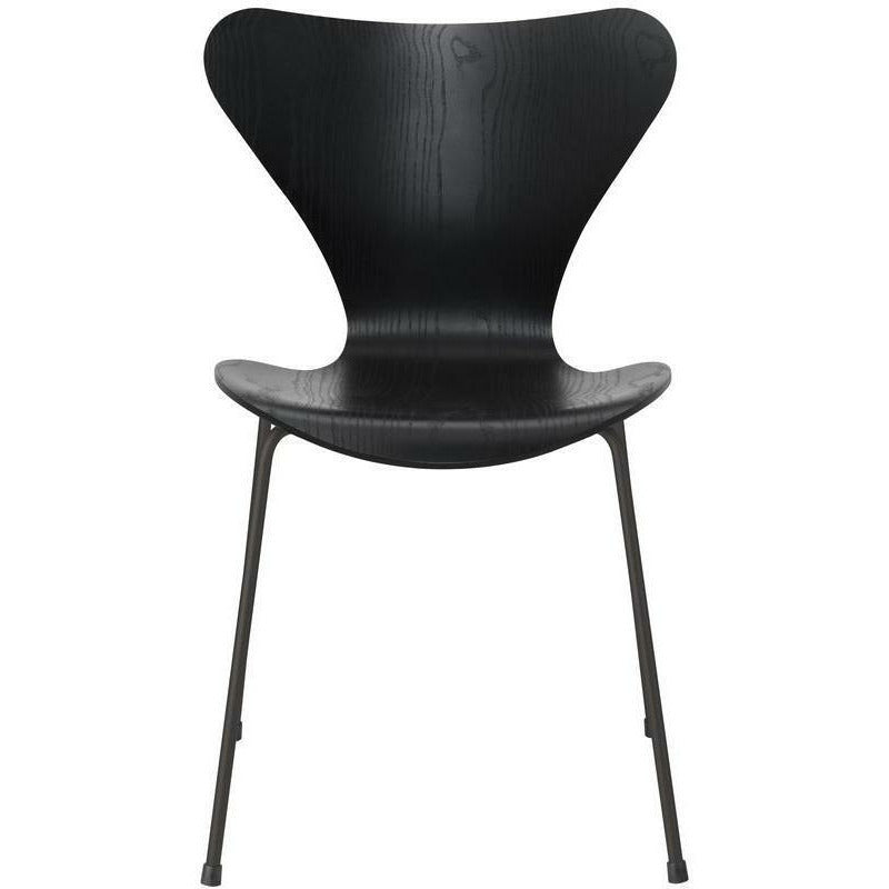 Fritz Hansen Series 7 Chair Dyed Ash Black Shell, Warm Graphite Base