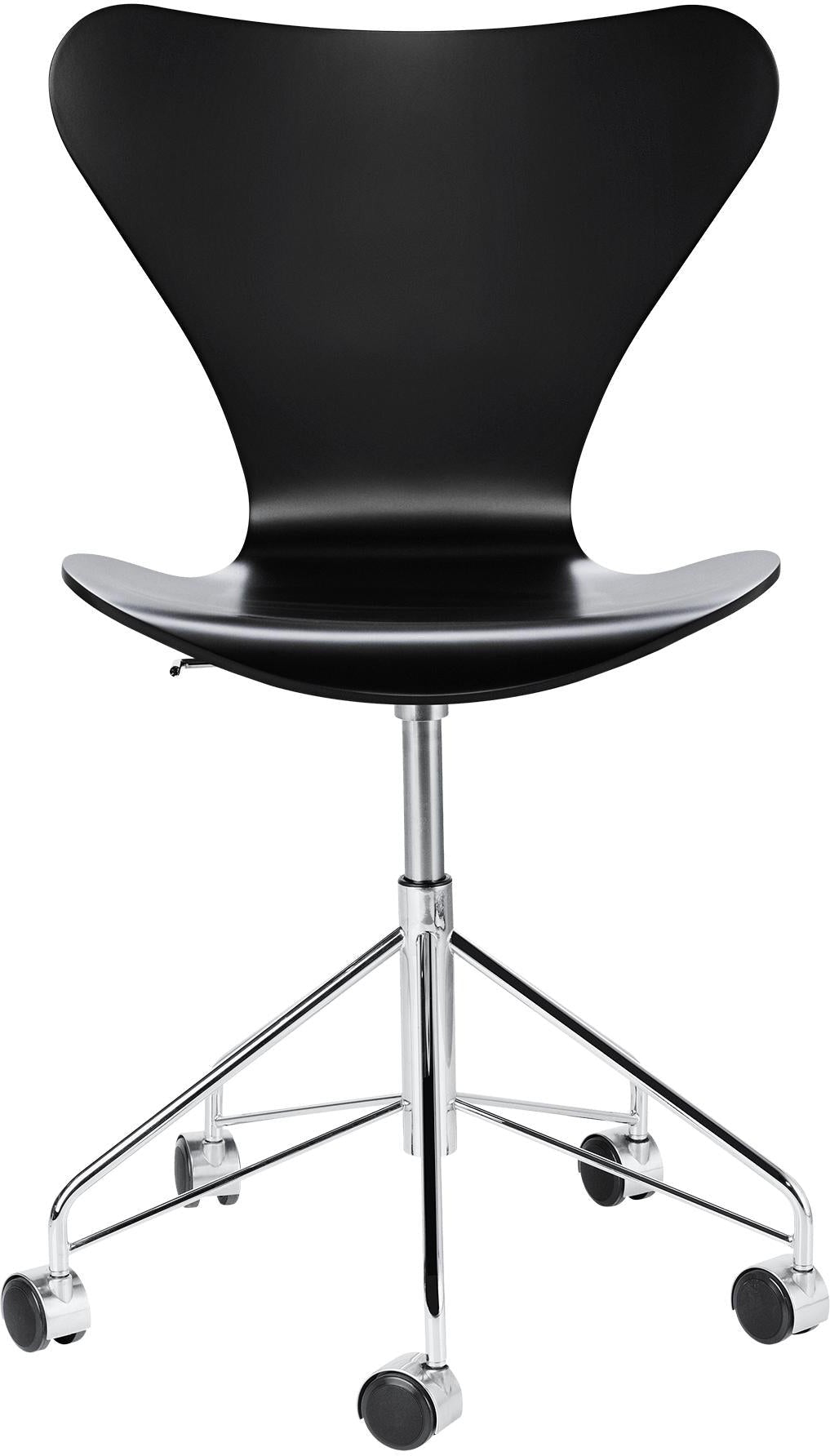 Fritz Hansen Series 7 Swivel Chair Fully Painted, Black