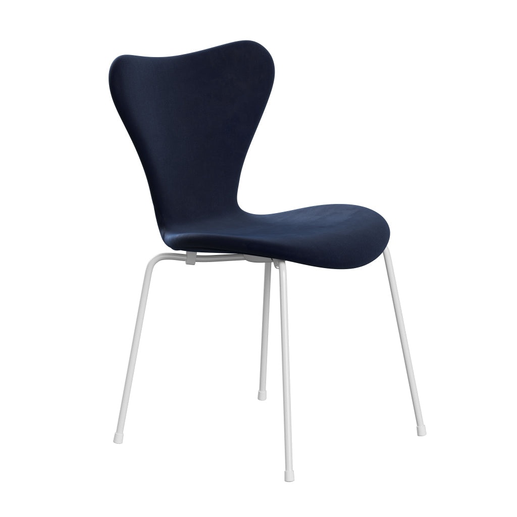 Fritz Hansen 3107 Krzesło pełna tapicerka, White/Belfast Velvet Midnight Blue