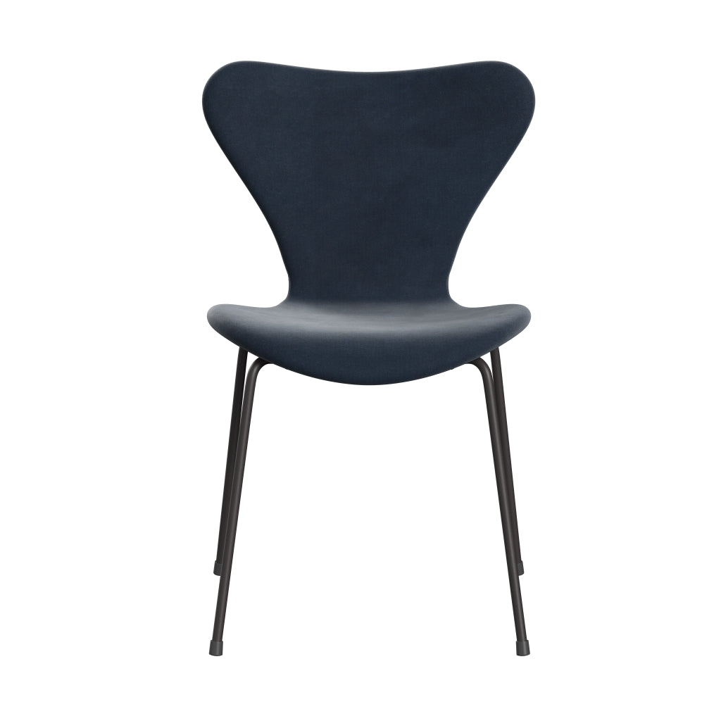 Fritz Hansen 3107 Krzesło pełna tapicerka, ciepły grafit/Belfast Velvet Grey Blue