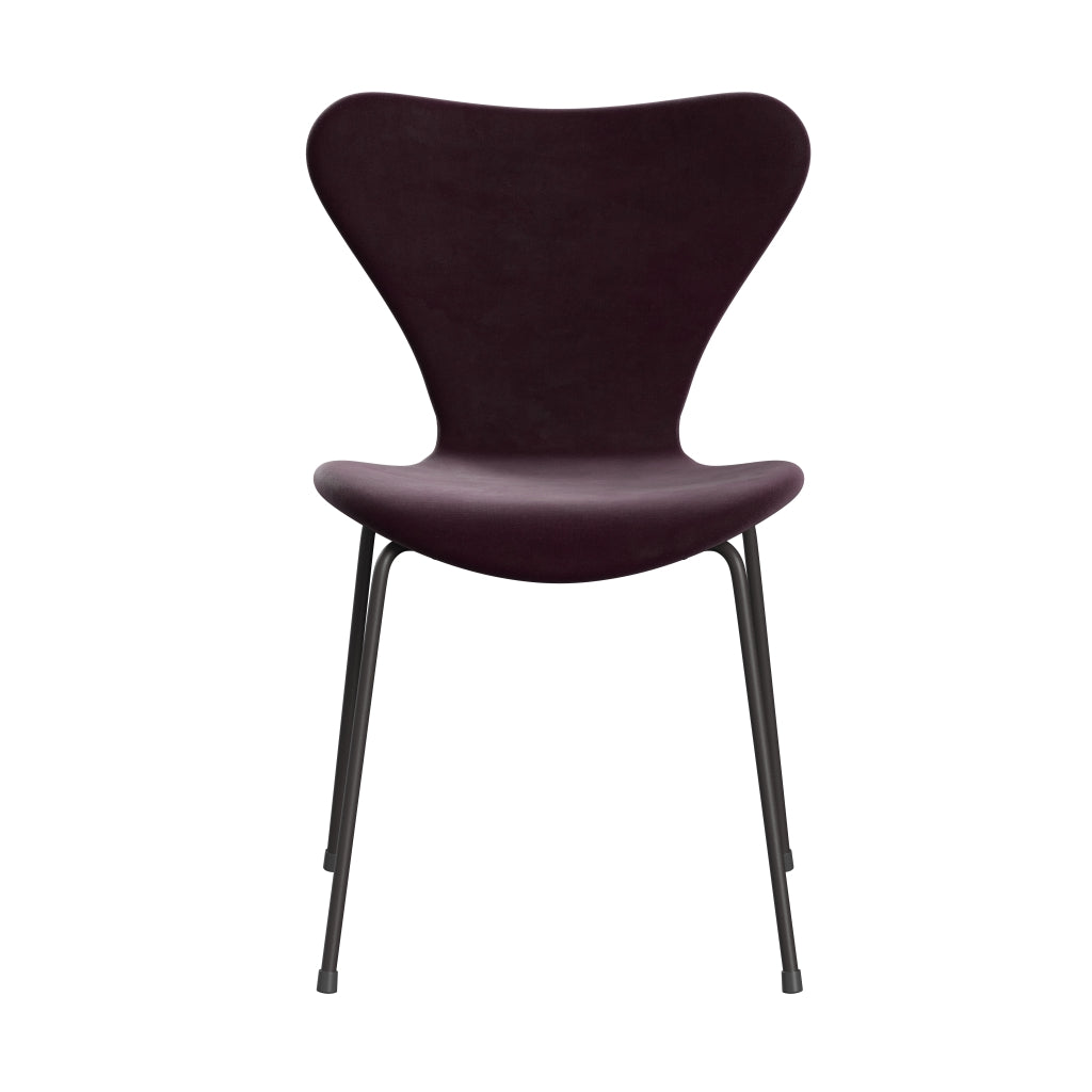 Fritz Hansen 3107 Krzesło pełna tapicerka, ciepły grafit/Belfast Velvet Ciemna śliwka