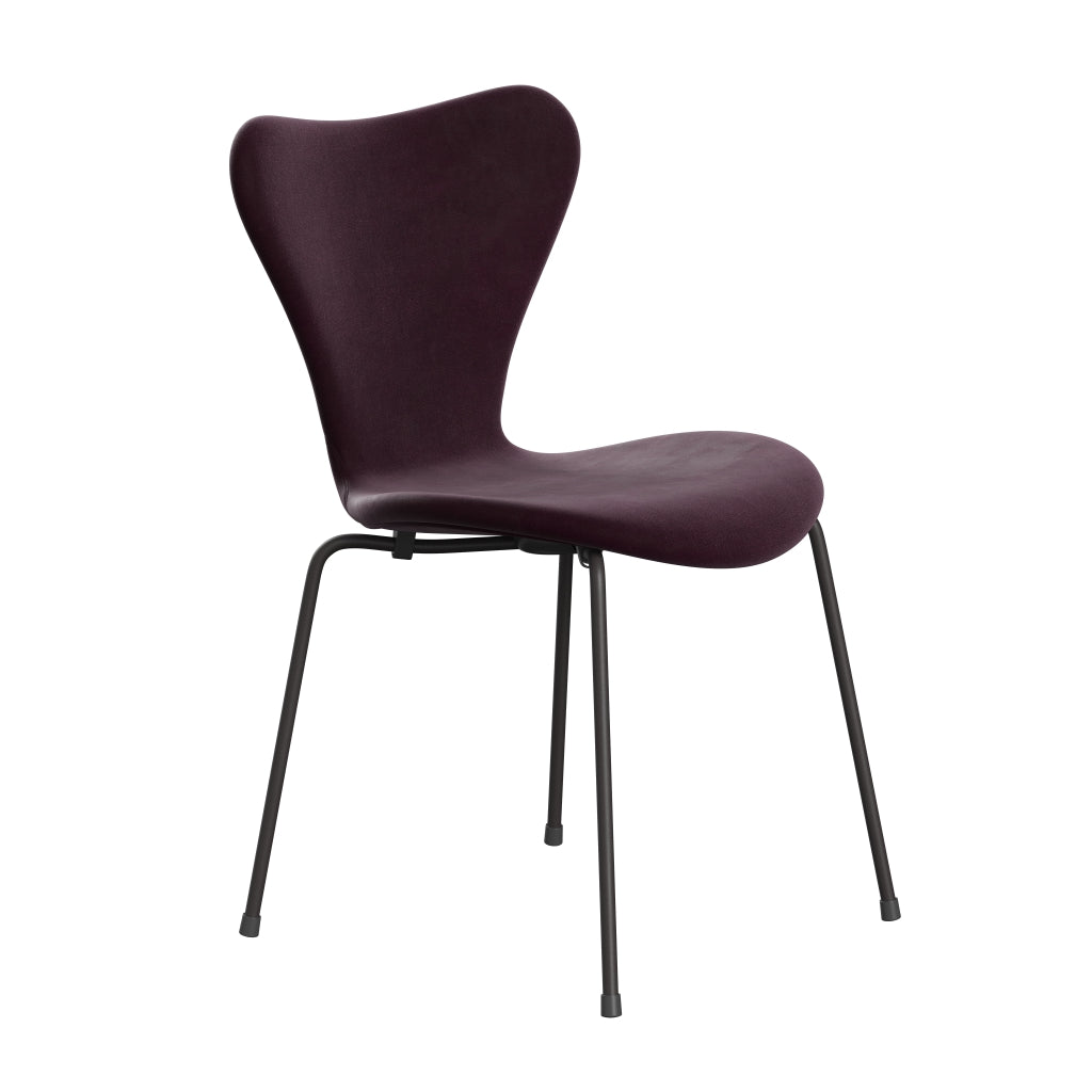 Fritz Hansen 3107 Krzesło pełna tapicerka, ciepły grafit/Belfast Velvet Ciemna śliwka