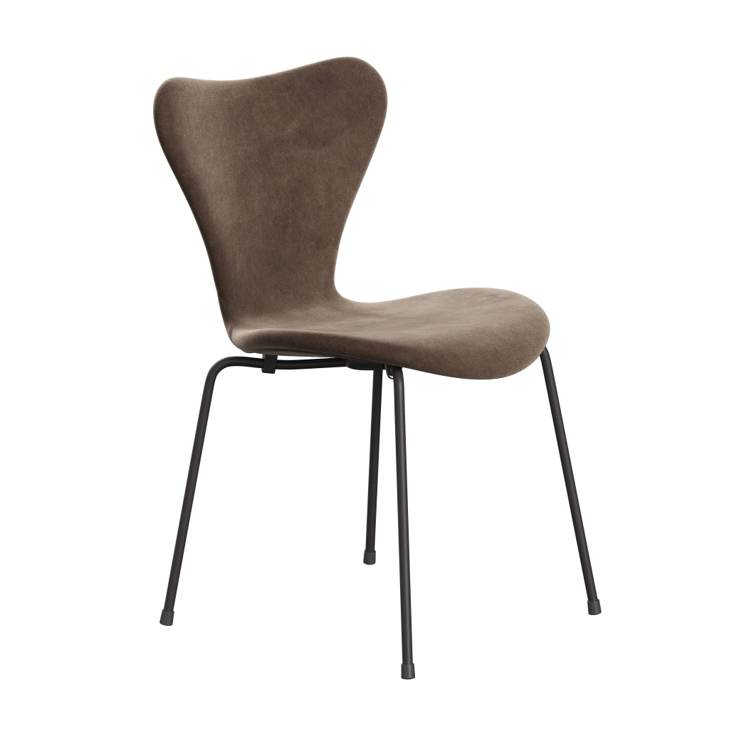 Fritz Hansen 3107 Krzesło pełna tapicerka, ciepły grafit/Belfast Velvet Grey Brown