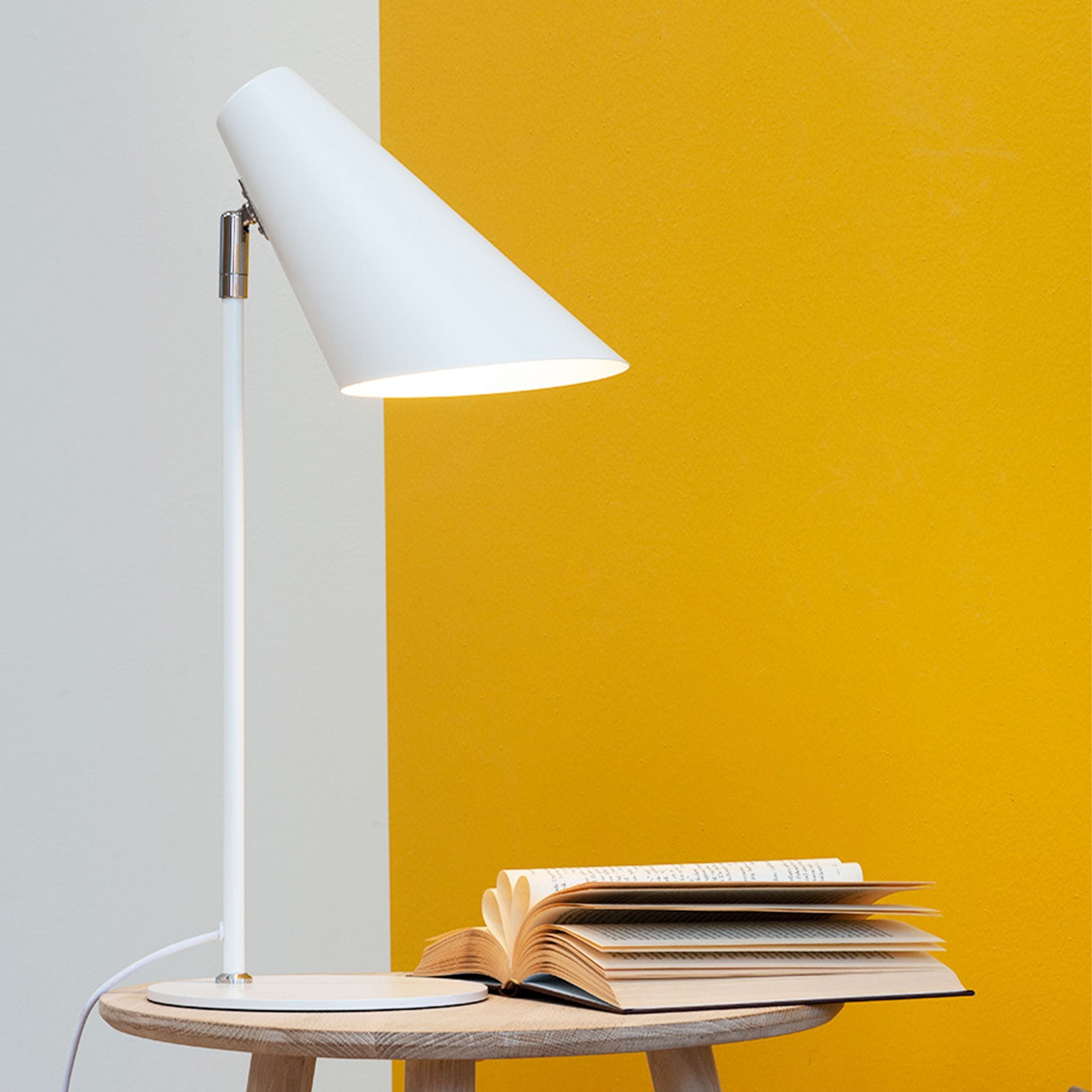 Lampa stołowa Dyberg Larsen Cale, biała