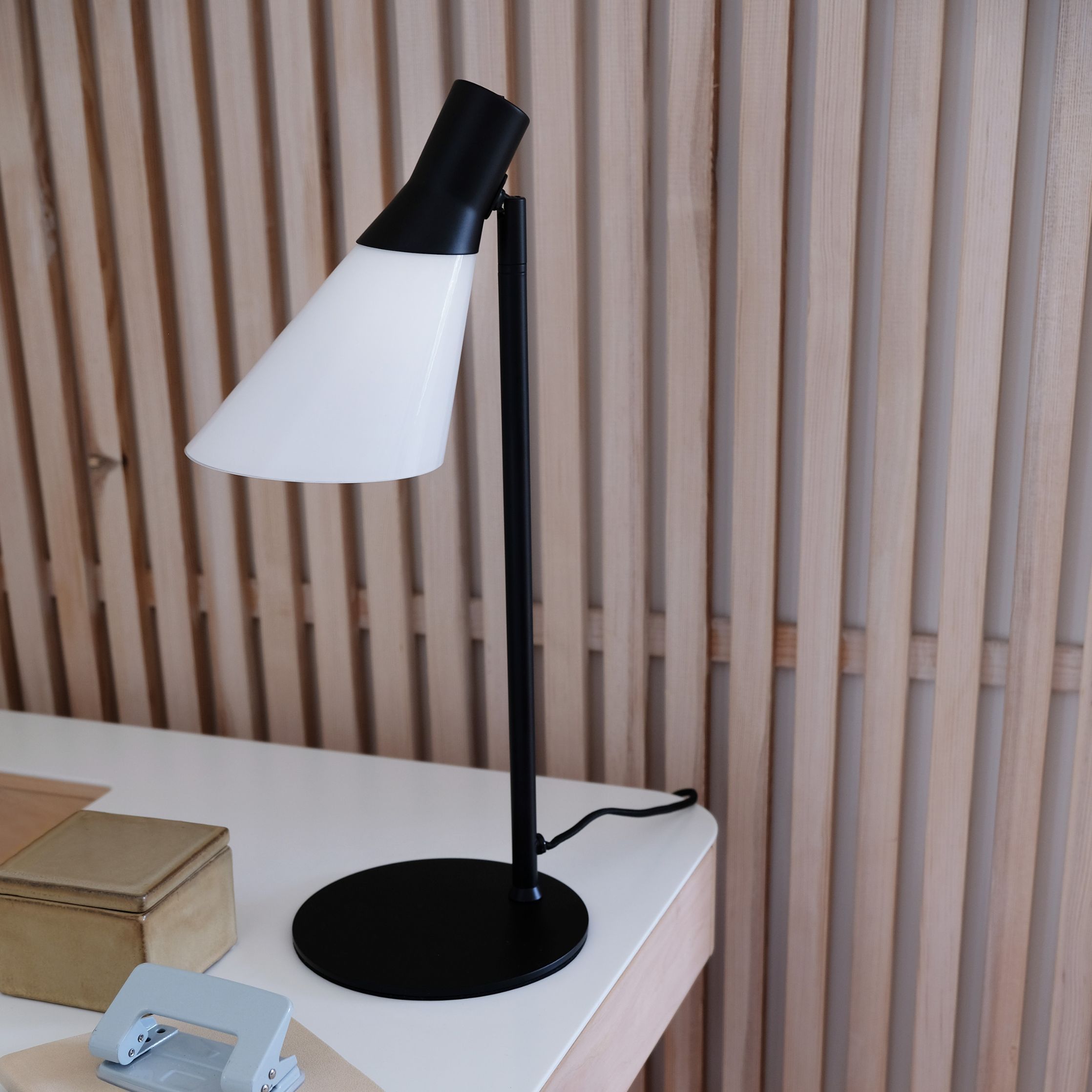 Dyberg Larsen Gent Table Lamp, Opal/Matt Black