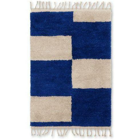 Ferm Living Mara Handkned dywan 120x180 cm, jasnoniebieski/wyłączony biały