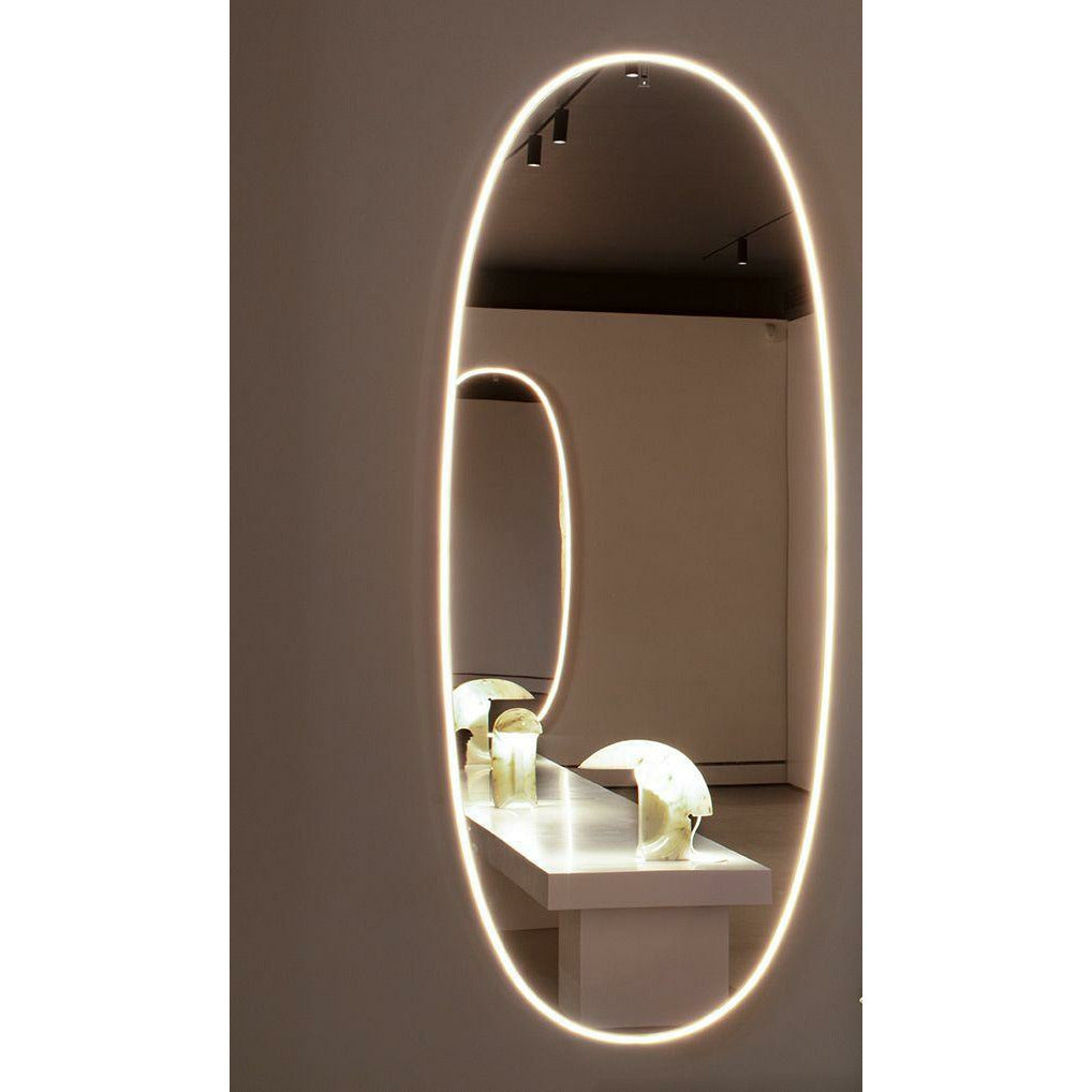 Flos La Plus Belle Mirror ze zintegrowanym oświetleniem, szczotkowana miedź