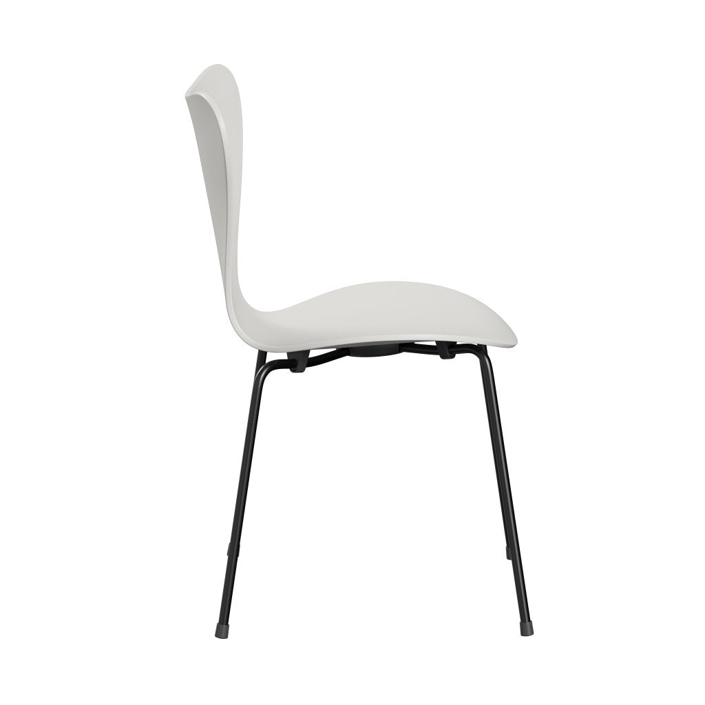 Fritz Hansen 3107 Chair Unupholstered, Black/Lacquered White