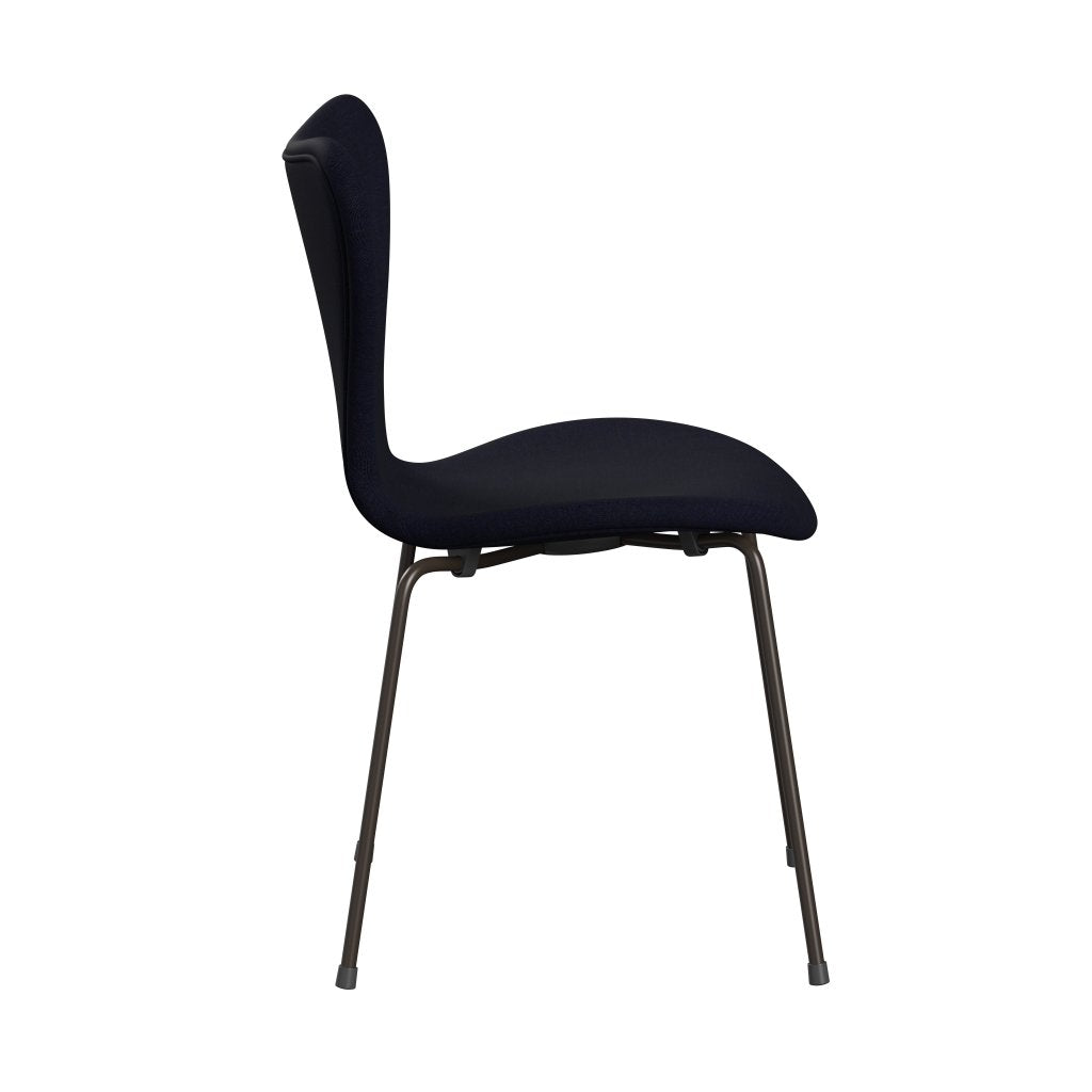 Fritz Hansen 3107 Krzesło pełna tapicerka, brązowy brąz/płótno Midnight Blue