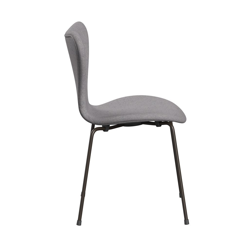 Fritz Hansen 3107 Krzesło pełna tapicerka, brązowy brąz/divina MD Cool jasnoszary