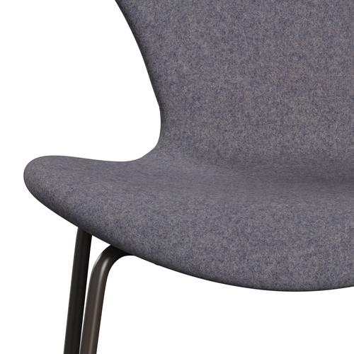 Fritz Hansen 3107 Krzesło pełna tapicerka, brązowy brąz/divina MD Soft Blue Grey