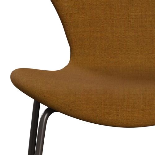 Fritz Hansen 3107 Krzesło pełne tapicerka, brązowy brąz/remiks złota ochra