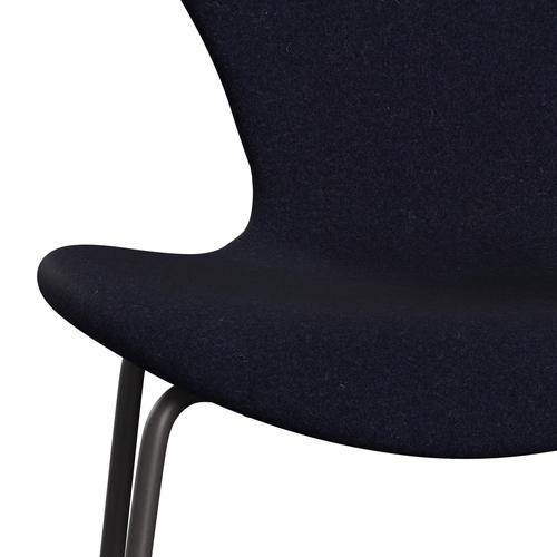 Fritz Hansen 3107 Krzesło pełna tapicerka, ciepły grafit/Divina MD Navy Dark