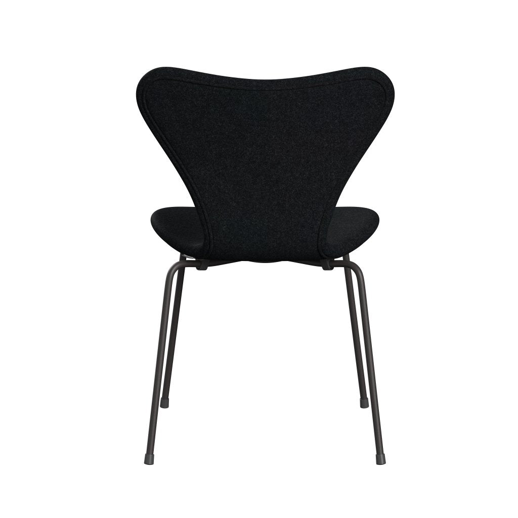 Fritz Hansen 3107 Krzesło pełna tapicerka, ciepły grafit/Divina MD Black