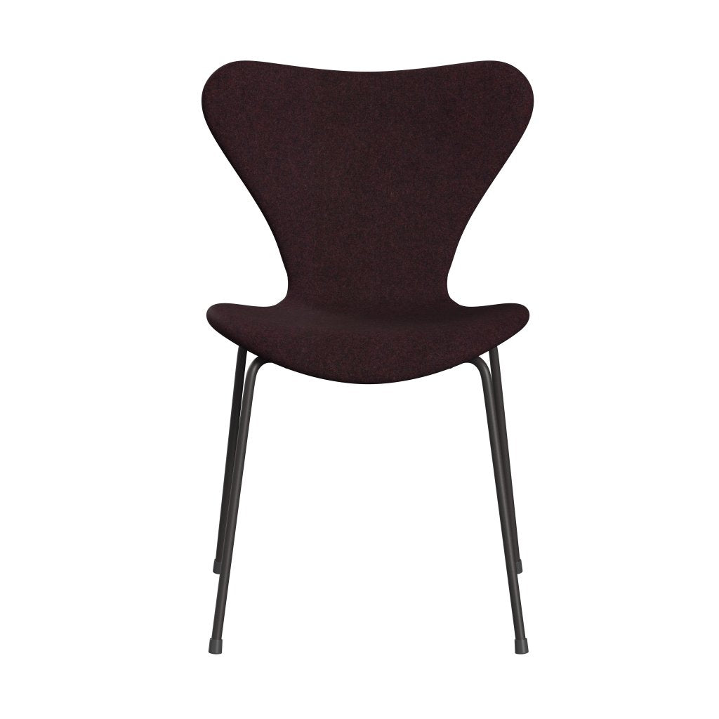 Fritz Hansen 3107 Krzesło pełna tapicerka, ciepły grafit/Divina MD Wine Red