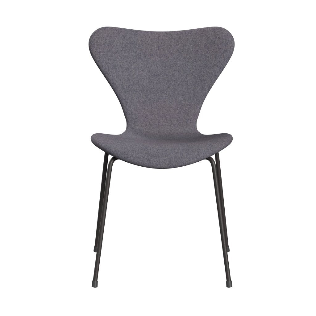 Fritz Hansen 3107 Krzesło Pełna tapicerka, ciepły grafit/Divina MD Soft Blue Grey