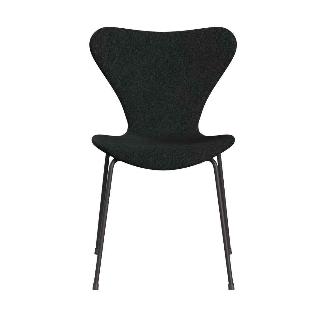 Fritz Hansen 3107 Chair Full Upholstery, Warm Graphite/Divina Melange Salt & Pepper