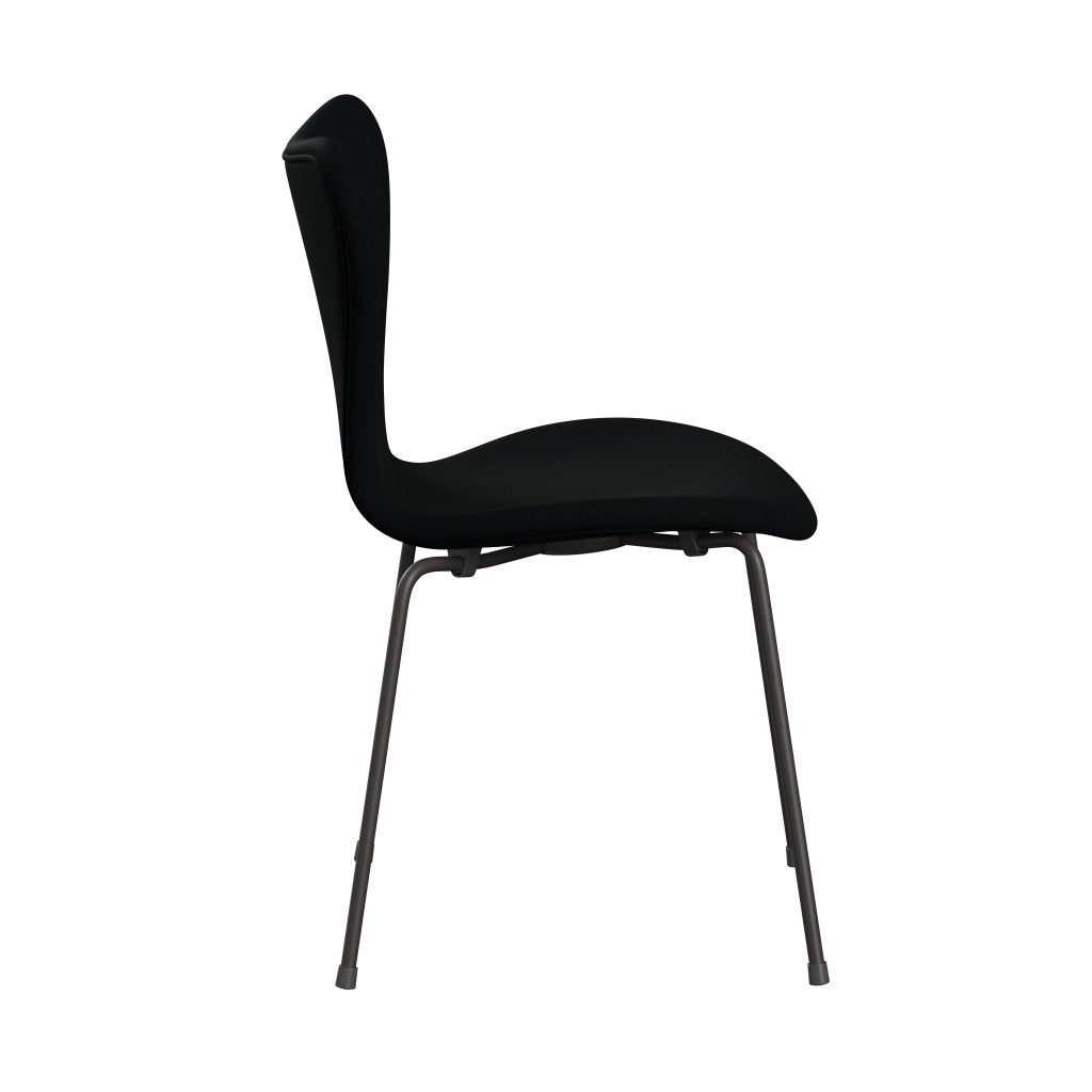 Fritz Hansen 3107 Krzesło pełna tapicerka, ciepły grafit/Divina Black