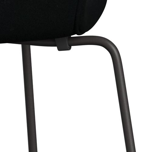 Fritz Hansen 3107 Krzesło pełna tapicerka, ciepły grafit/Divina Black