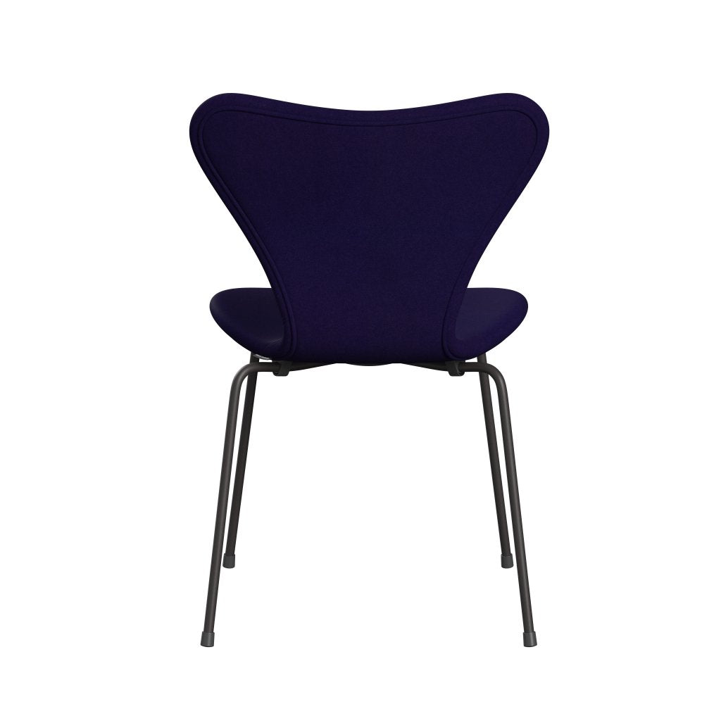 Fritz Hansen 3107 Krzesło pełna tapicerka, ciepły grafit/Divina Violet Dark (DIV692)