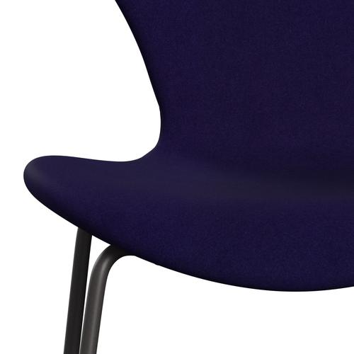 Fritz Hansen 3107 Krzesło pełna tapicerka, ciepły grafit/Divina Violet Dark (DIV692)