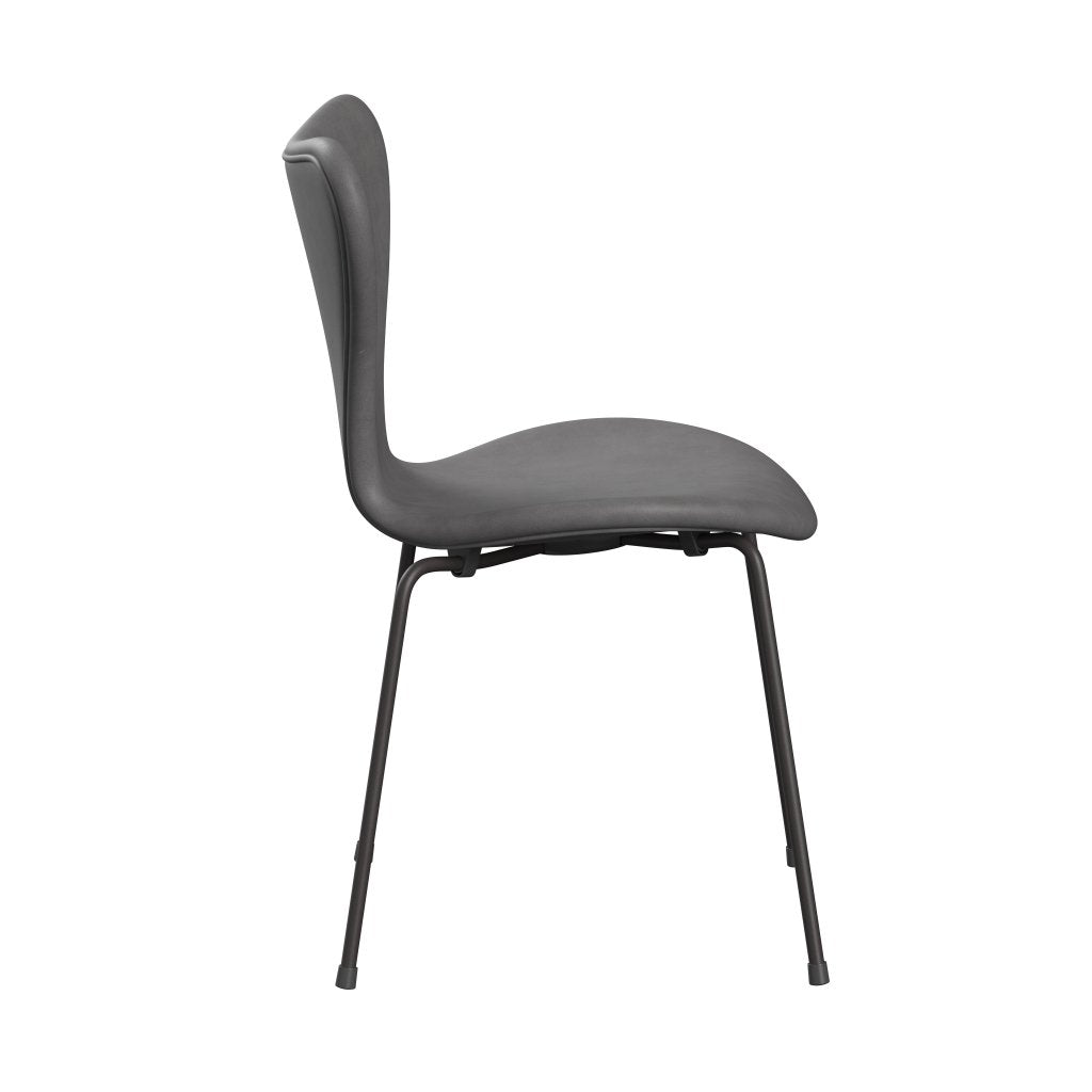 Fritz Hansen 3107 Krzesło pełna tapicerka, ciepły grafit/beton objęta