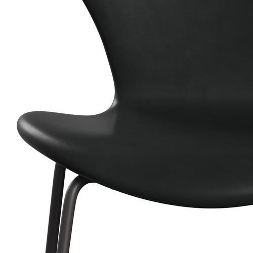 Fritz Hansen 3107 krzesło pełne tapicerka, ciepły grafit/łaska czarna