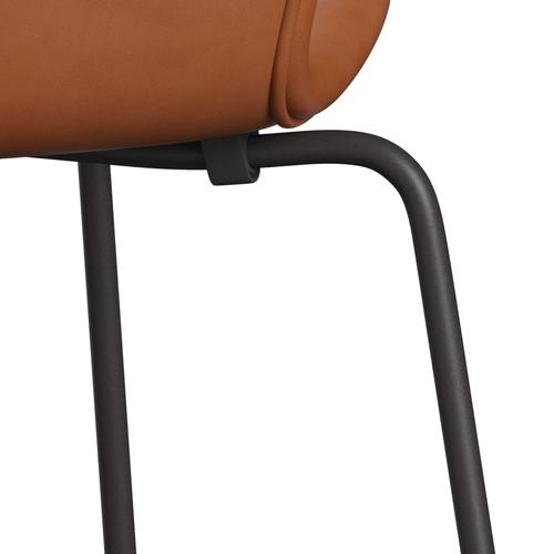 Fritz Hansen 3107 Krzesło pełna tapicerka, ciepły grafit/Grace Walnut