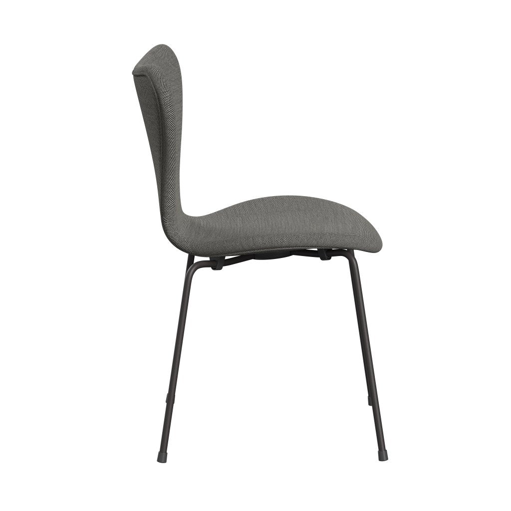 Fritz Hansen 3107 Krzesło pełna tapicerka, ciepły grafit/stalcut trio biały/czarny