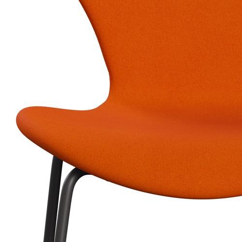 Fritz Hansen 3107 Krzesło pełna tapicerka, ciepły grafit/Tonus Light Orange