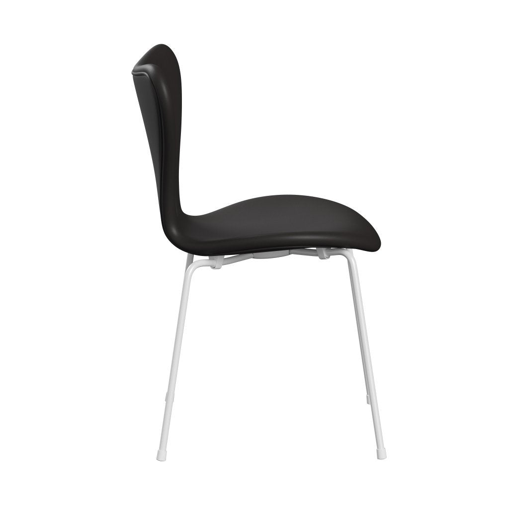 Fritz Hansen 3107 Krzesło Full Upholstery, White/Soft Black Brown