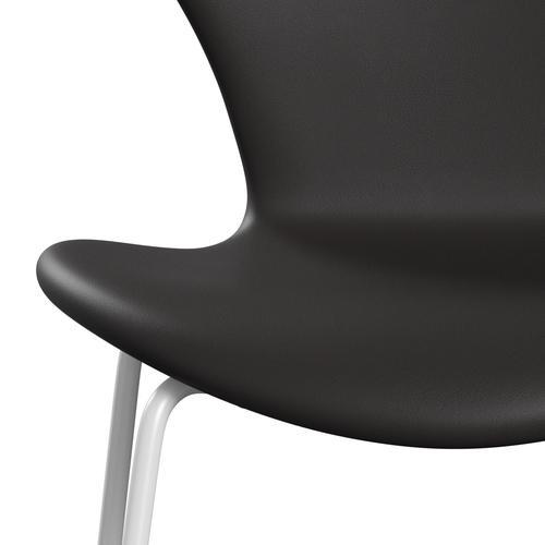 Fritz Hansen 3107 Krzesło Full Upholstery, White/Soft Black Brown