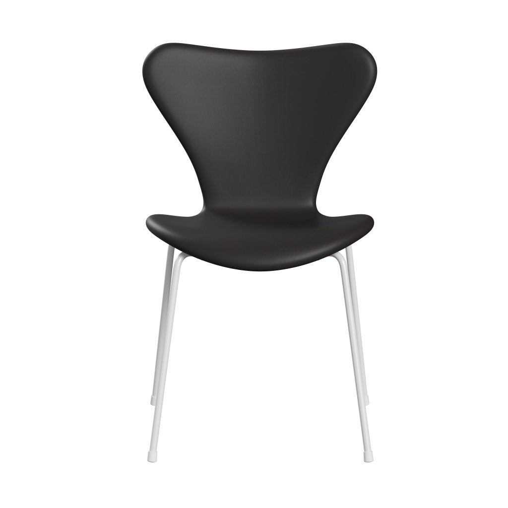 Fritz Hansen 3107 Krzesło Full Upholstery, White/Soft Black Brown