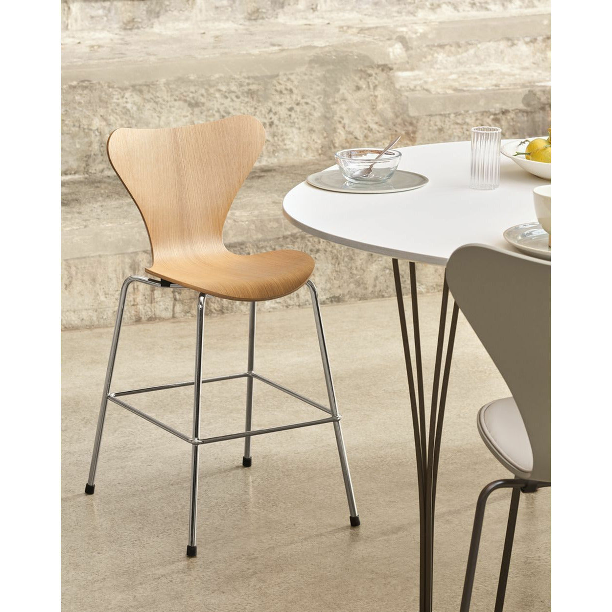 Fritz Hansen Super Ellipse Dining Table 100x150 Cm, White/Warm Graphite