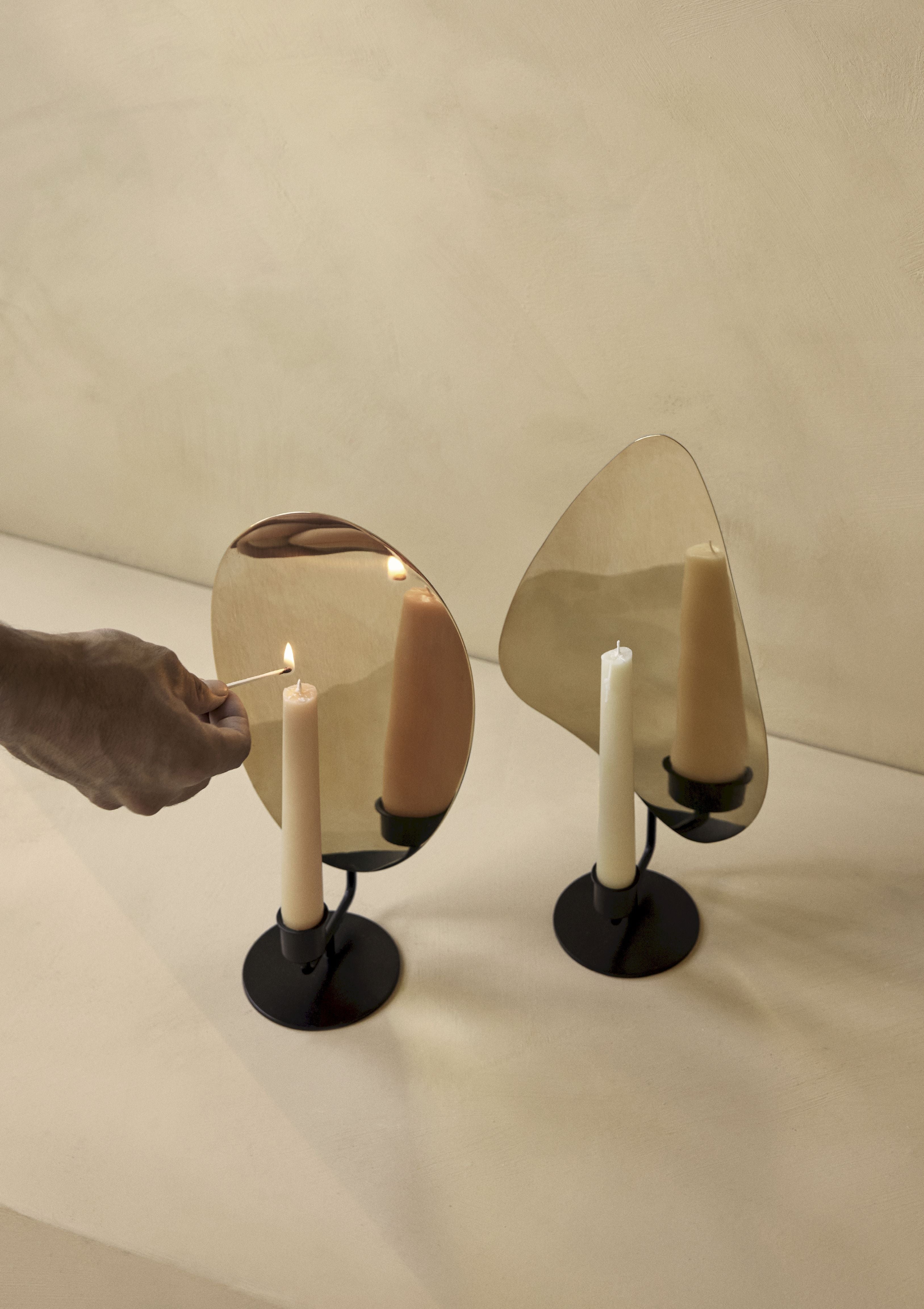 Audo Copenhagen Flambeau Table Candle Holder 34 cm, brązowy mosiądz/szary