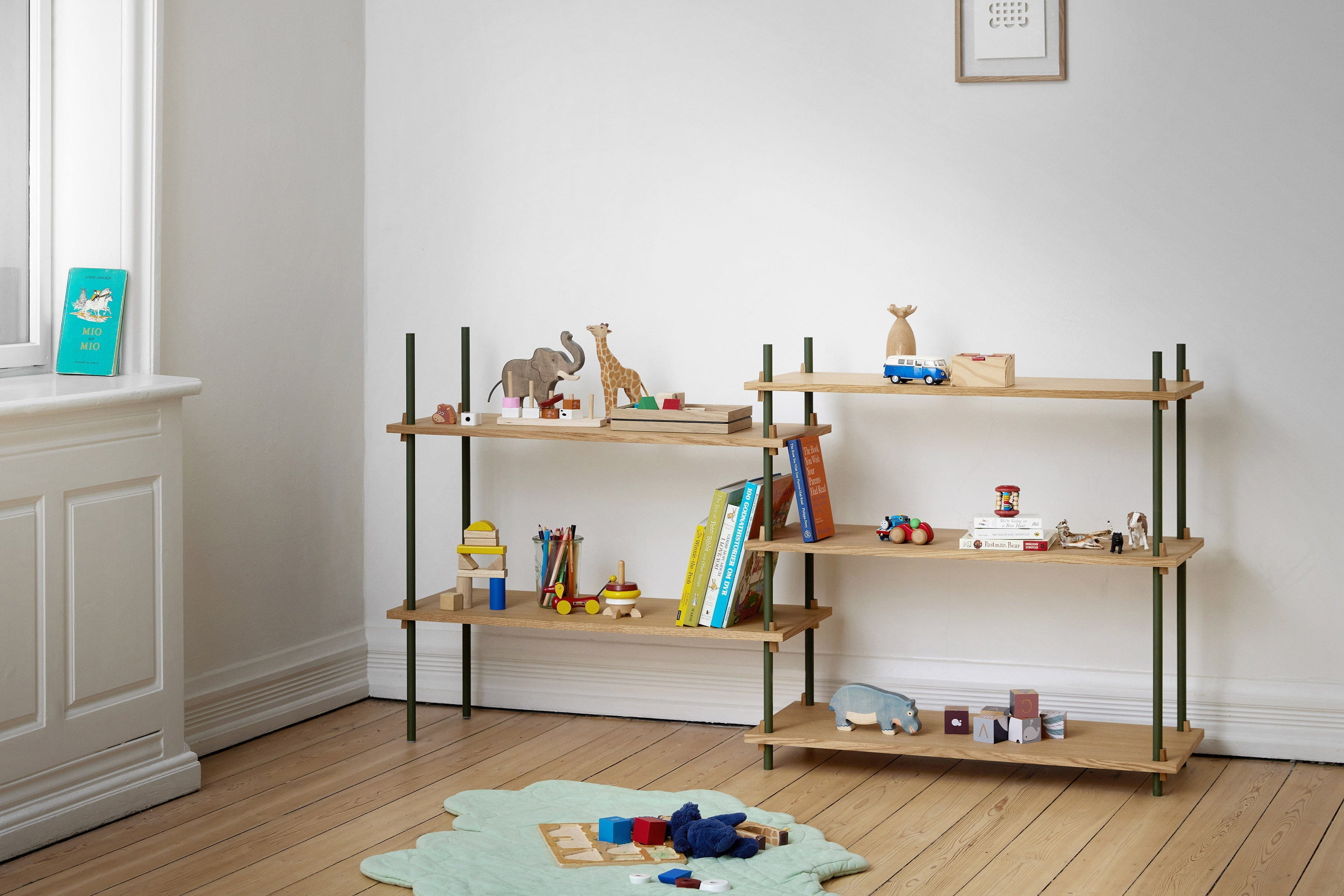 Moebe Shelving System S.255.2.B, Oak/Pine Green