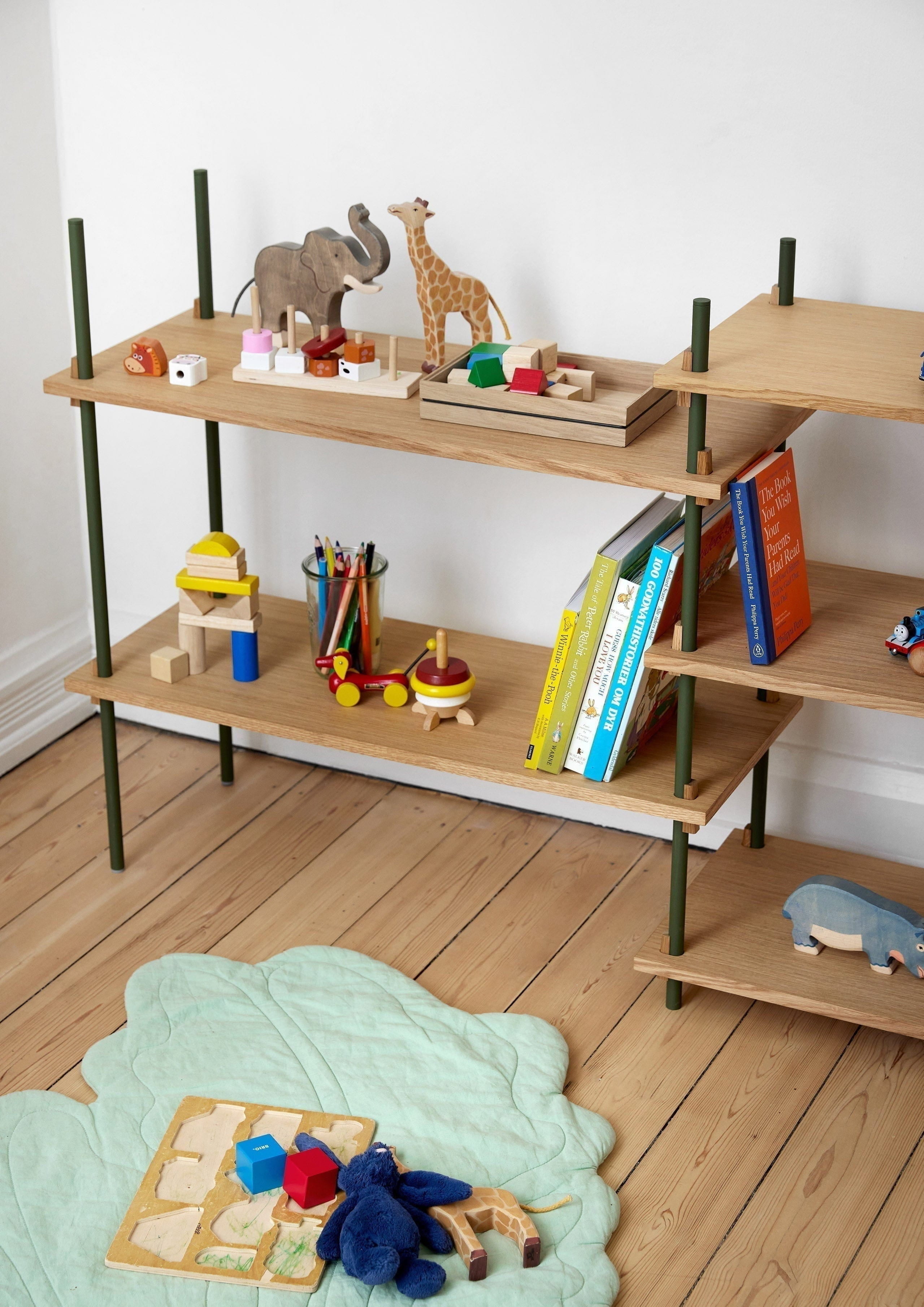 Moebe Shelving System S.255.2.B, Oak/Pine Green